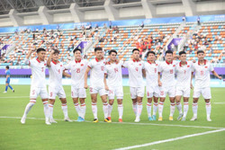 Bóng đá nam khởi đầu suôn sẻ