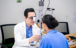 Khi nào đau mắt đỏ cần bóc giả mạc?