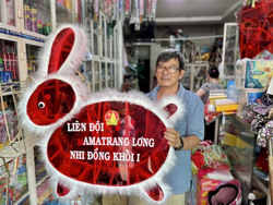 "Giữ lửa" nghề làm lồng đèn truyền thống