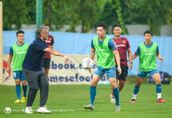 Tuyển Việt Nam làm mới tuyến tiền vệ