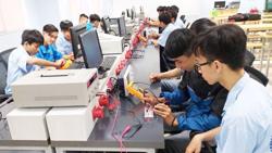 Kéo giảm tình trạng “thừa thầy, thiếu thợ”