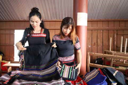 Bảo tồn, phát huy giá trị văn hóa truyền thống của các dân tộc thiểu số gắn với phát triển du lịch  
