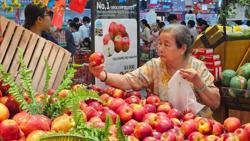 Cận Tết, trái cây ngoại đổ bộ thị trường Việt