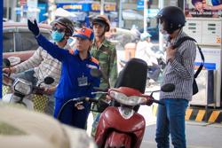 Giá xăng tăng mạnh gần 1.000 đồng/lít