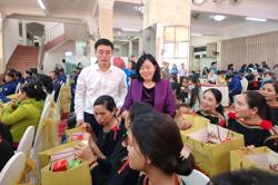 Đoàn công tác trung ương tặng quà cho đoàn viên - lao động tại Đắk Lắk