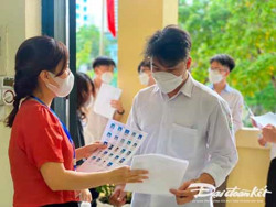 Xét tuyển đại học bằng học bạ: Bỏ hay duy trì?