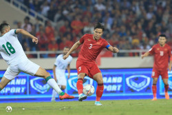 Khi ông Troussier phải “vá thủ, chỉnh công”