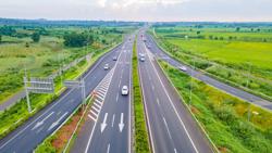 Dự kiến tháng 5-2025 thu phí cao tốc do nhà nước đầu tư