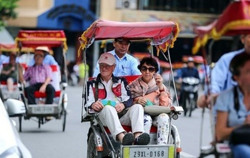 12,7 triệu lượt khách và những băn khoăn