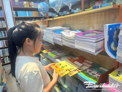 Sách giáo khoa: Xã hội hóa chứ không thương mại hóa