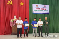 Tuyên dương hai đoàn viên có hành động đẹp