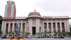 Ngân hàng có thể bị phạt lên đến 500 triệu đồng nếu ép khách hàng mua bảo hiểm kèm khoản vay