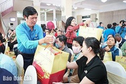Hơn 2.000 đoàn viên, người lao động Đắk Lắk được hỗ trợ mua hàng "Chợ Tết Công đoàn năm 2025"