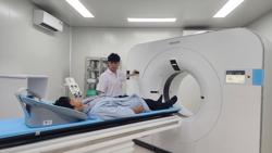 Bệnh viện đầu tiên tại Việt Nam có máy chụp CT dùng công nghệ AI hỗ trợ điều trị