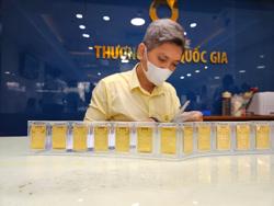 Giá vàng hôm nay 23-12: Vàng miếng SJC tăng mạnh