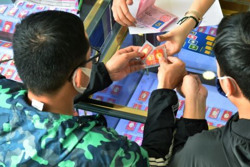 Giá vàng hôm nay, 15-2: Vàng thế giới tiếp tục giảm