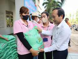 Trên 7.300 tấn gạo hỗ trợ nhân dân dịp Tết Nguyên đán Giáp Thìn và giáp hạt năm 2024
