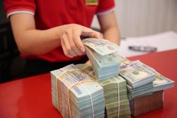Ngân hàng ồ ạt cho vay với lãi suất thấp, tín dụng "thoát đáy" giảm