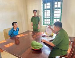 "Trùm" cho vay lãi nặng bất ngờ đâm cán bộ công an khi bị khám xét nhà