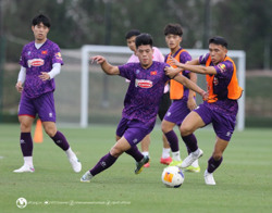 Tuyển thủ U23 Việt Nam nỗ lực tập luyện trước trận gặp U23 Jordan