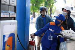 Điều chỉnh giá xăng dầu sớm 1 ngày vì trùng dịp nghỉ lễ