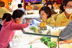 Giá vàng hôm nay, 2-4: Bất ngờ sụt giảm