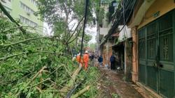 Bắc Bộ giông lốc, Nam Bộ mưa đến muộn