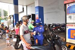 Giá xăng dầu giảm trước kỳ nghỉ lễ 30-4, 1-5