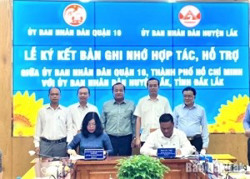 UBND huyện Lắk ký kết bản hợp tác, hỗ trợ với UBND quận 10, TP. Hồ Chí Minh