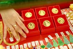Cuối tuần, giá vàng SJC, vàng nhẫn bất ngờ tăng dựng đứng!