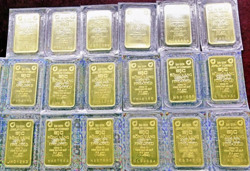 Giá vàng giảm xuống dưới 90 triệu đồng/lượng