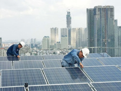 Điện mặt trời mái nhà: Thận trọng và chống trục lợi chính sách