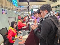 Kiểm tra thông tin giá vé máy bay tăng cao