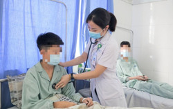 Cần cấm bán thuốc lá điện tử cho học sinh
