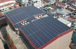Mua bán điện mặt trời mái nhà: Không có chuyện “quay xe”