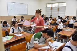 Phát triển đội ngũ giáo viên cả về lượng và chất