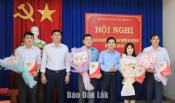 Huyện ủy Cư Kuin công bố các quyết định về công tác cán bộ