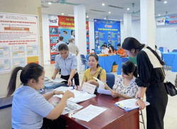 Thị trường lao động chưa hết khó khăn