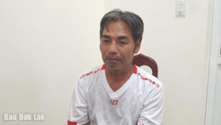 Say rượu, chồng cầm dao đâm vợ tử vong