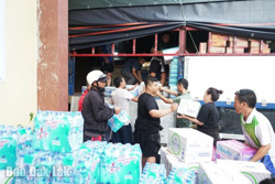 Người dân Đắk Lắk quyên góp nhu yếu phẩm hỗ trợ người dân bị ảnh hưởng sau bão Yagi