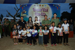 Phòng Quản lý xuất nhập cảnh: Tổ chức chương trình “Trung thu cho em"