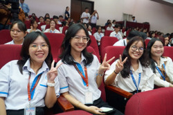 Đa dạng hóa các nguồn thu ngoài học phí