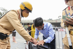 2 hành vi vi phạm giao thông trở lên bị trừ điểm bằng lái ra sao?