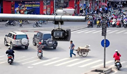 Cho mượn xe mà bị phạt nguội: Phạt chủ xe hay người vi phạm?