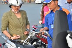 Giá xăng tăng thêm gần 400 đồng/lít
